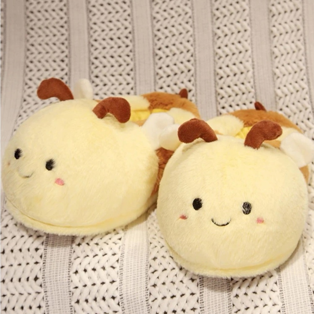 Bee Design Slippers ❤️ - Picture 3 of 4